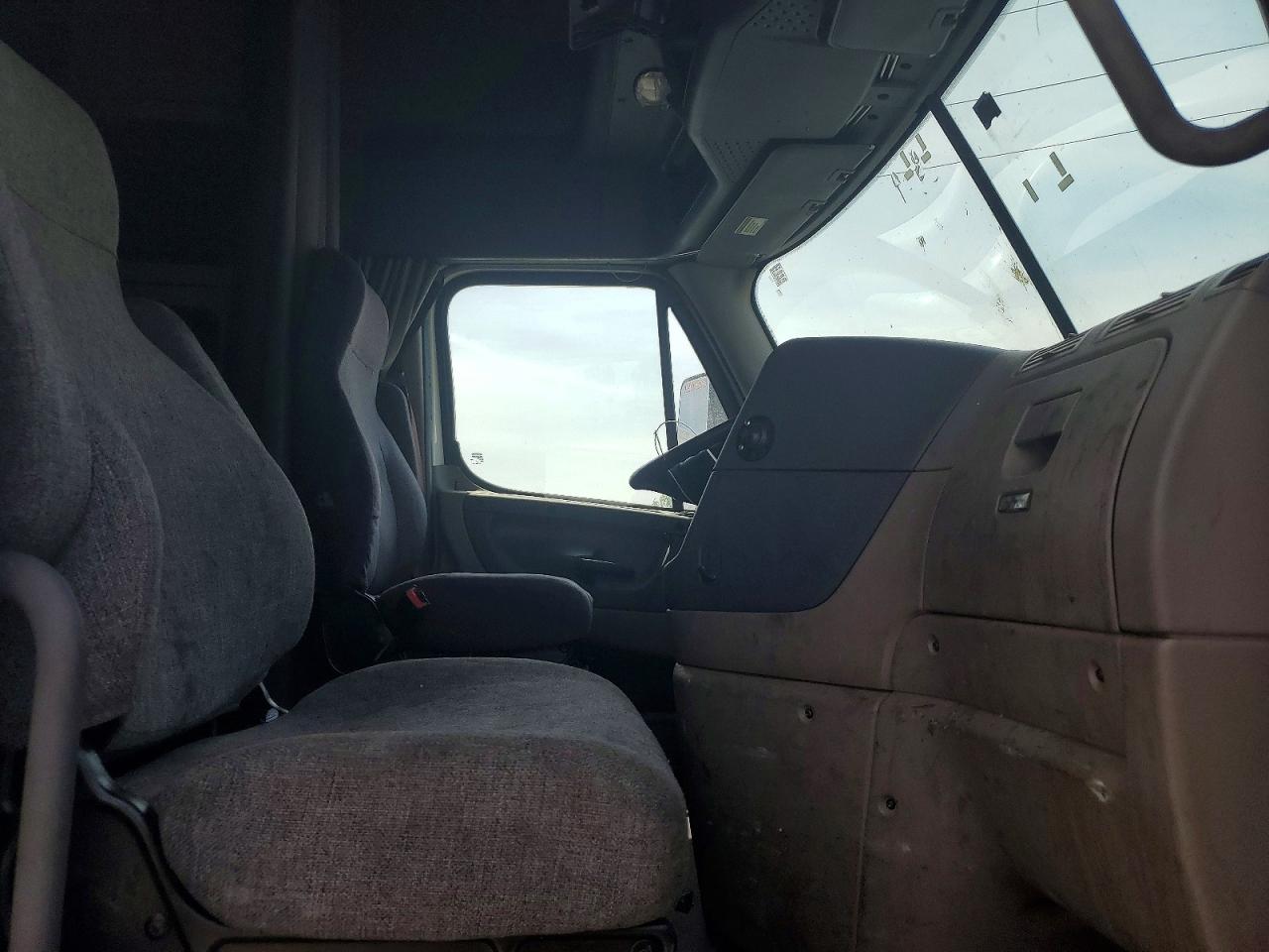 2018 FREIGHTLINER All other VIN 3AKJGLDR8JSHR0755 photo 5