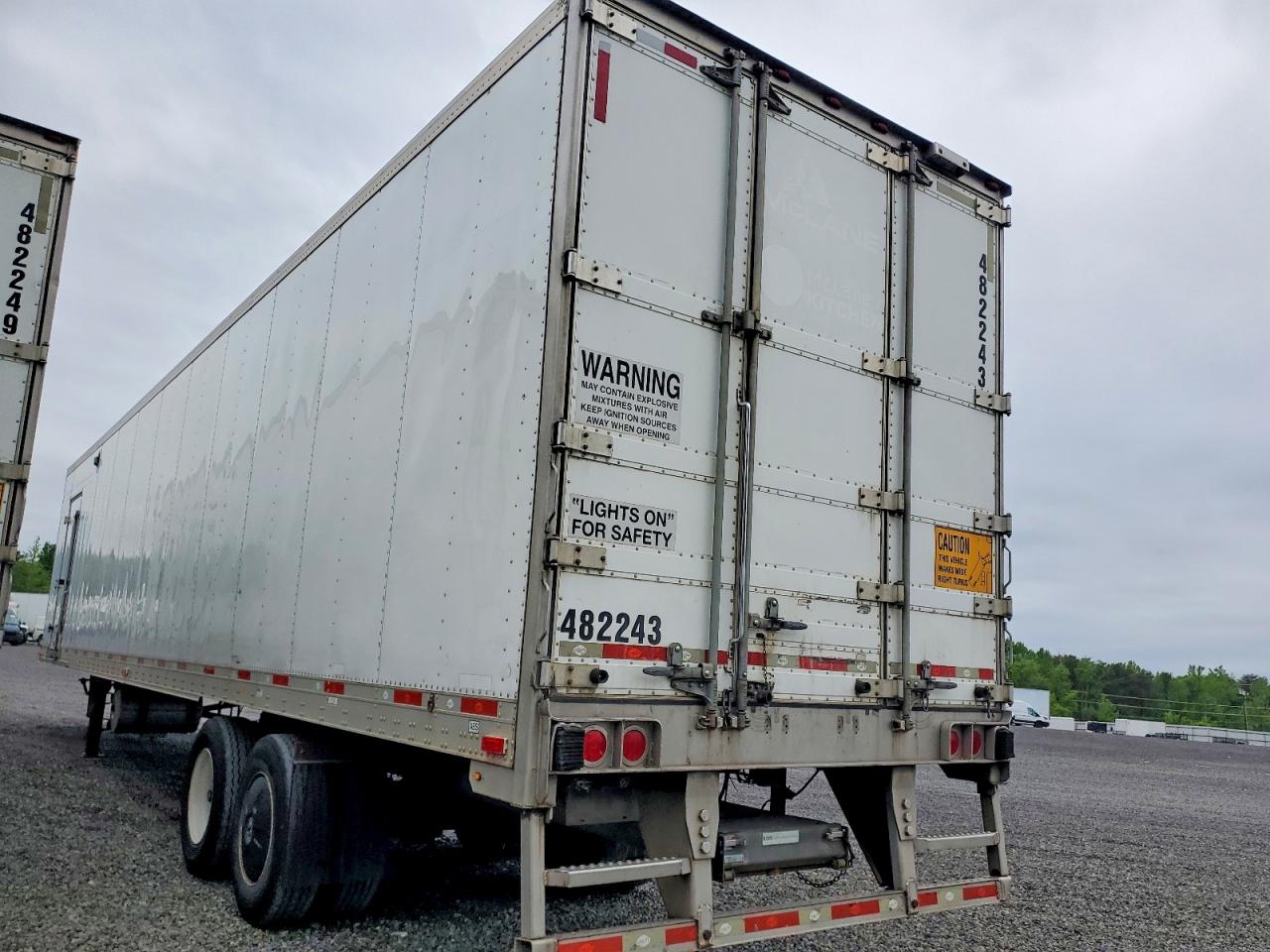 2015 UTILITY All models VIN 1UYVS2482FM408336 photo 3