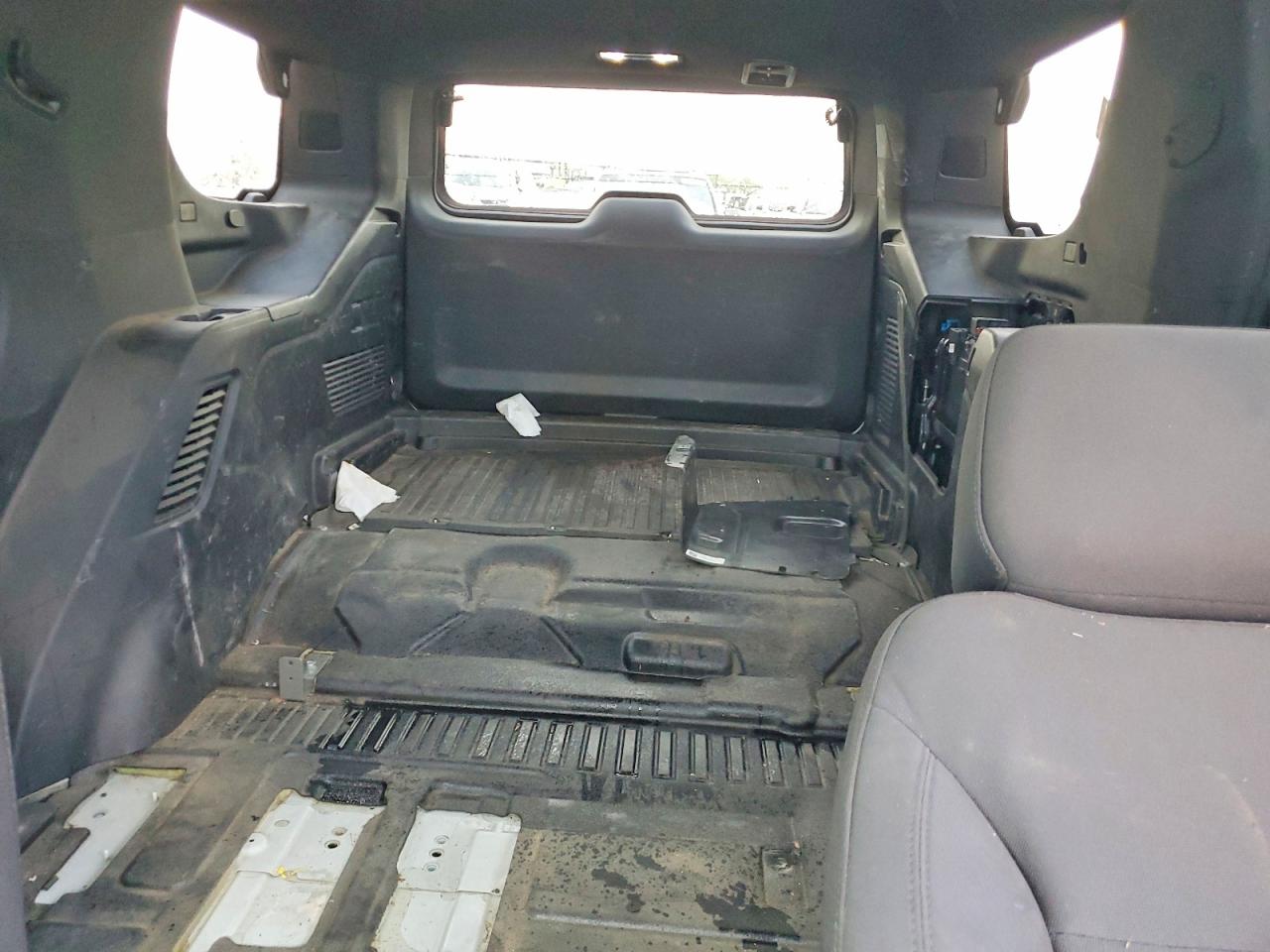 2022 Chevrolet Tahoe VIN 1GNSCLED9NR247864 photo 10