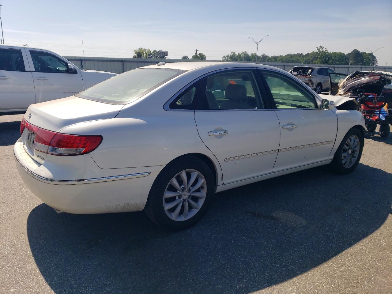 2008 Hyundai Azera VIN KMHFC46F88A297332 photo 3