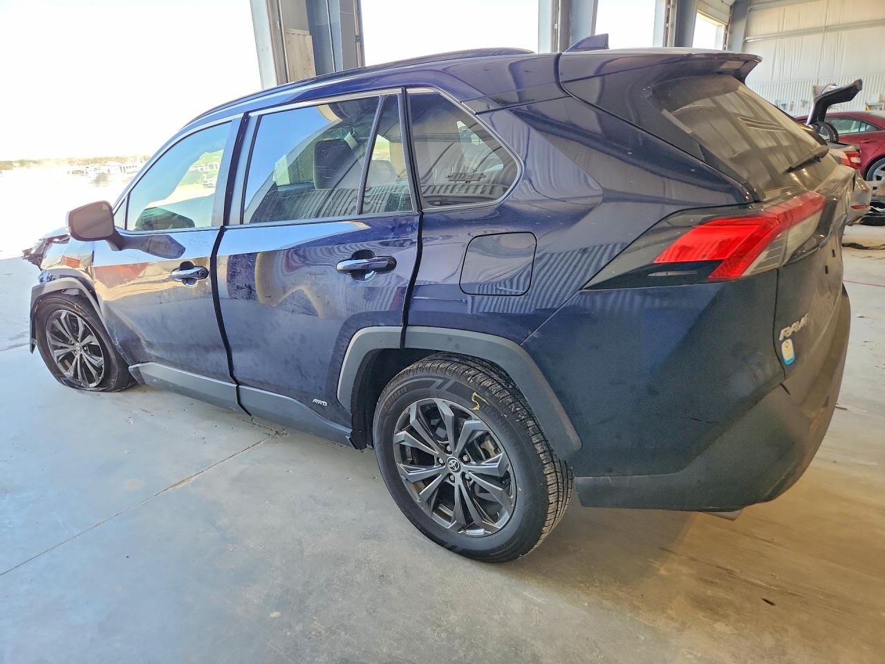 2022 Toyota Rav4 VIN JTMB6RFV9ND060194 photo 2