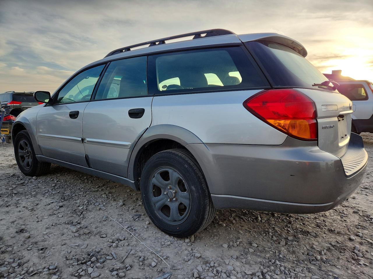 2007 SUBARU Outback VIN 4S4BP61C576318750 photo 2