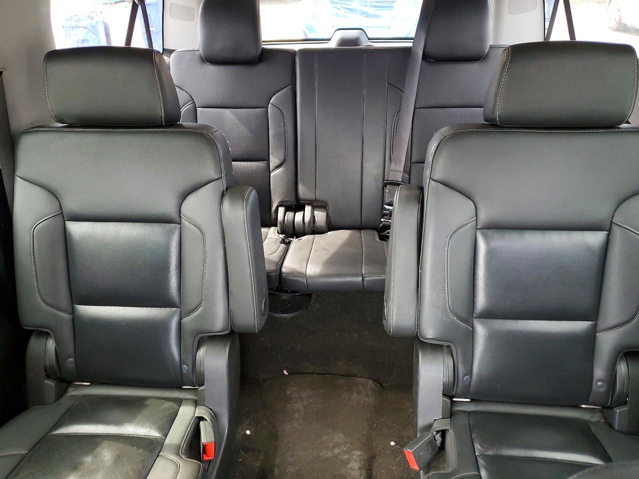 2018 Chevrolet Suburban VIN 1GNSKJKC3JR195550 photo 10