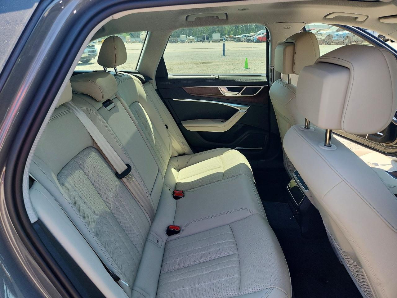 2022 Audi A6 VIN WAU72BF21NN067209 photo 11