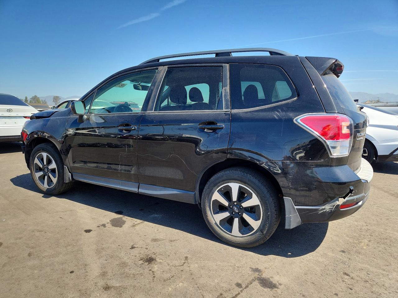 2018 Subaru Forester VIN JF2SJAECXJH471737 photo 2