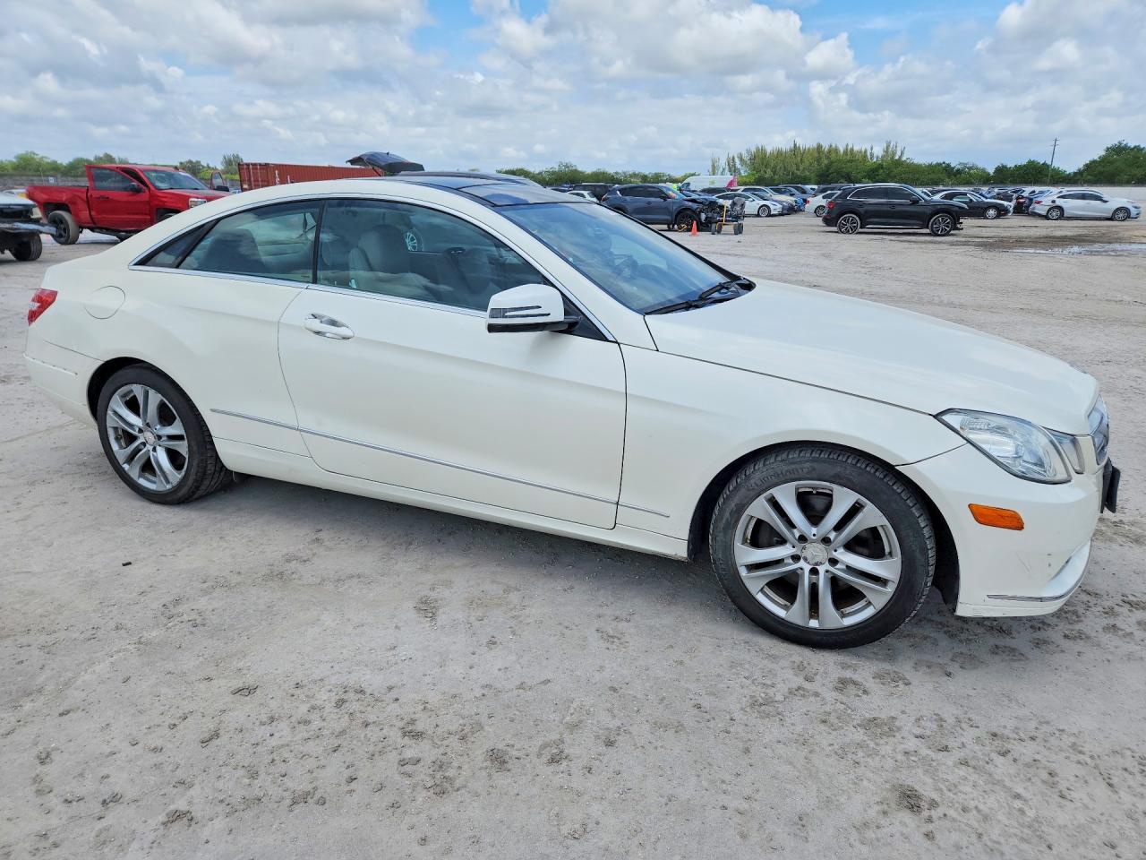 2010 Mercedes-Benz E-class VIN WDDKJ5GB8AF046805 photo 4