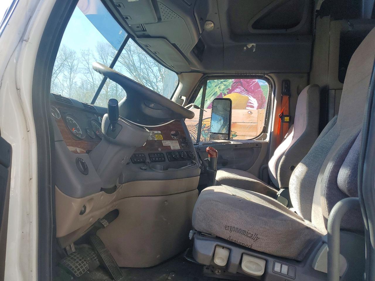 2014 FREIGHTLINER All other VIN 3AKJGLD55ESFH3338 photo 5