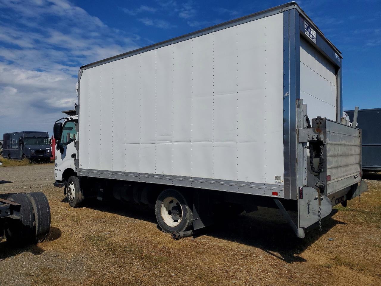 2020 HINO All other VIN JHHHDM2H2LK004526 photo 2