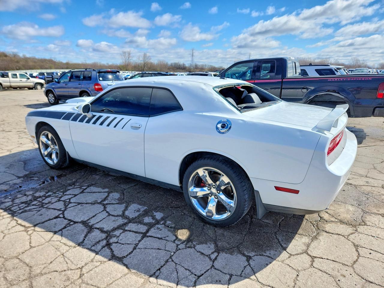 2011 Dodge Challenger VIN 2B3CJ5DT9BH581655 photo 2