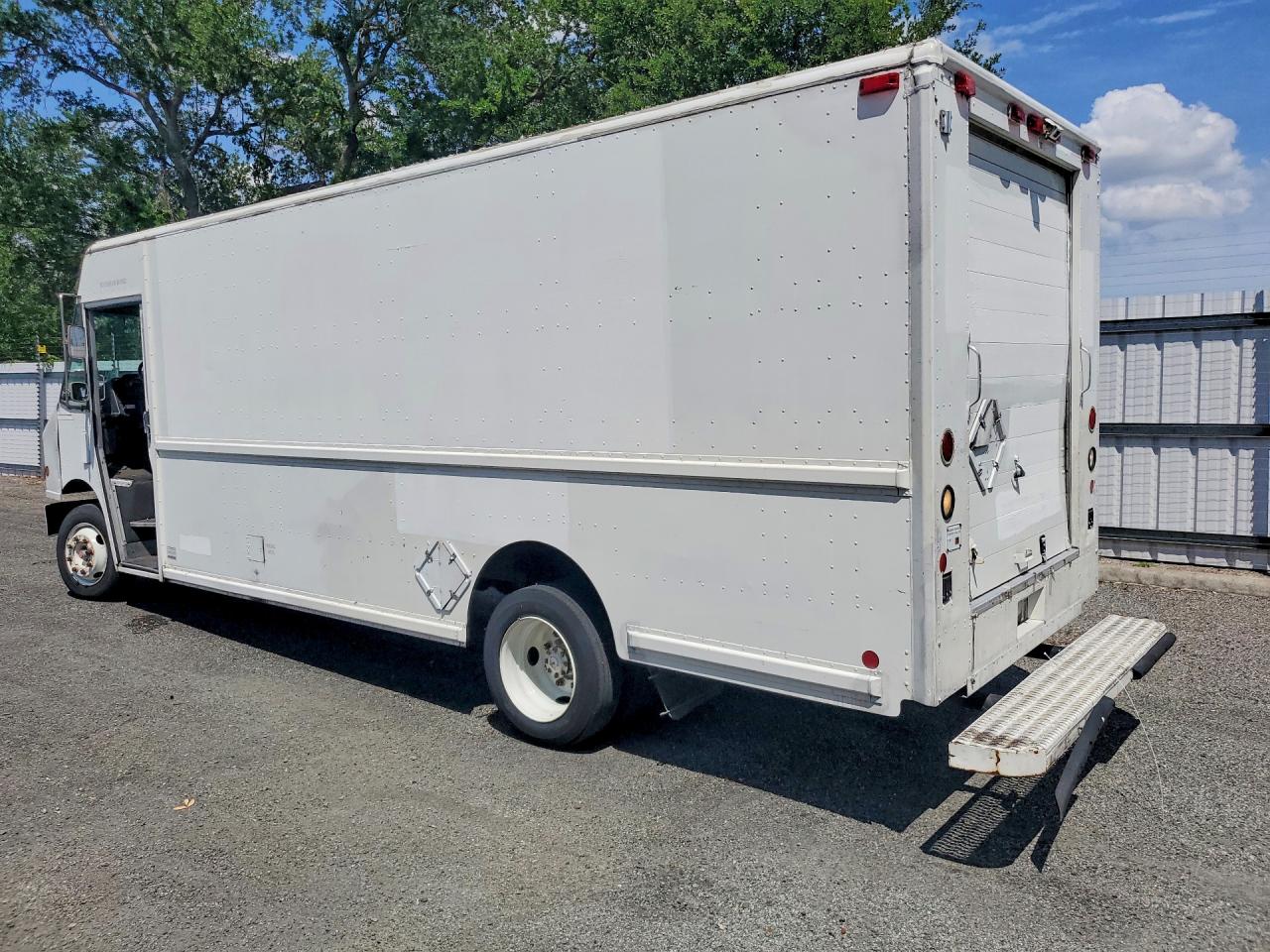 2000 FREIGHTLINER All other VIN 4UZA5FAC4YCG63839 photo 2