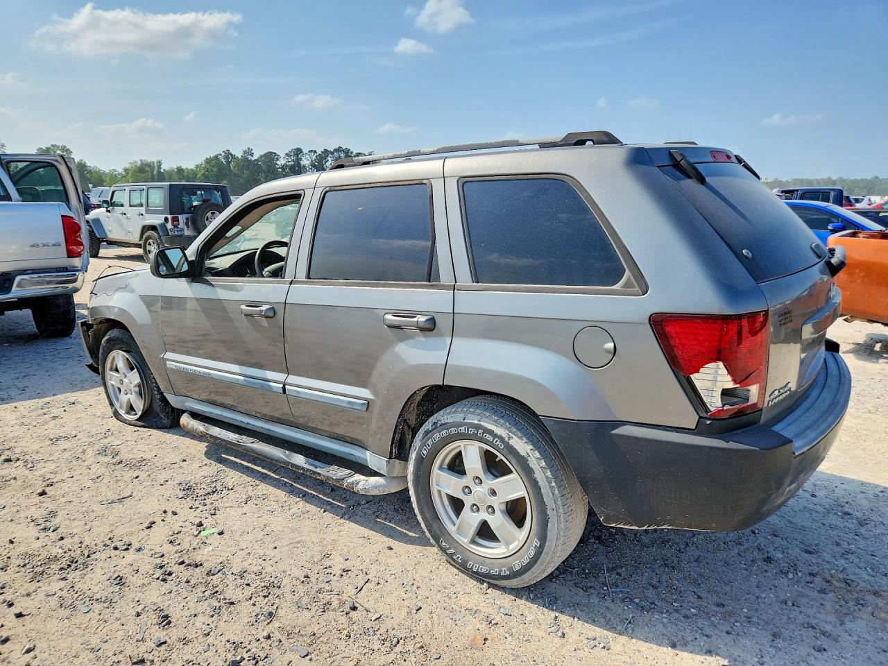 2007 Jeep Cherokee VIN 1J8GR48K77C548323 photo 2