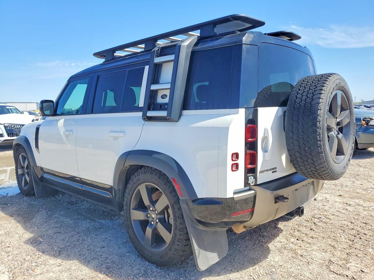 2022 LAND Defender VIN SALE27RU1N2094506 photo 2