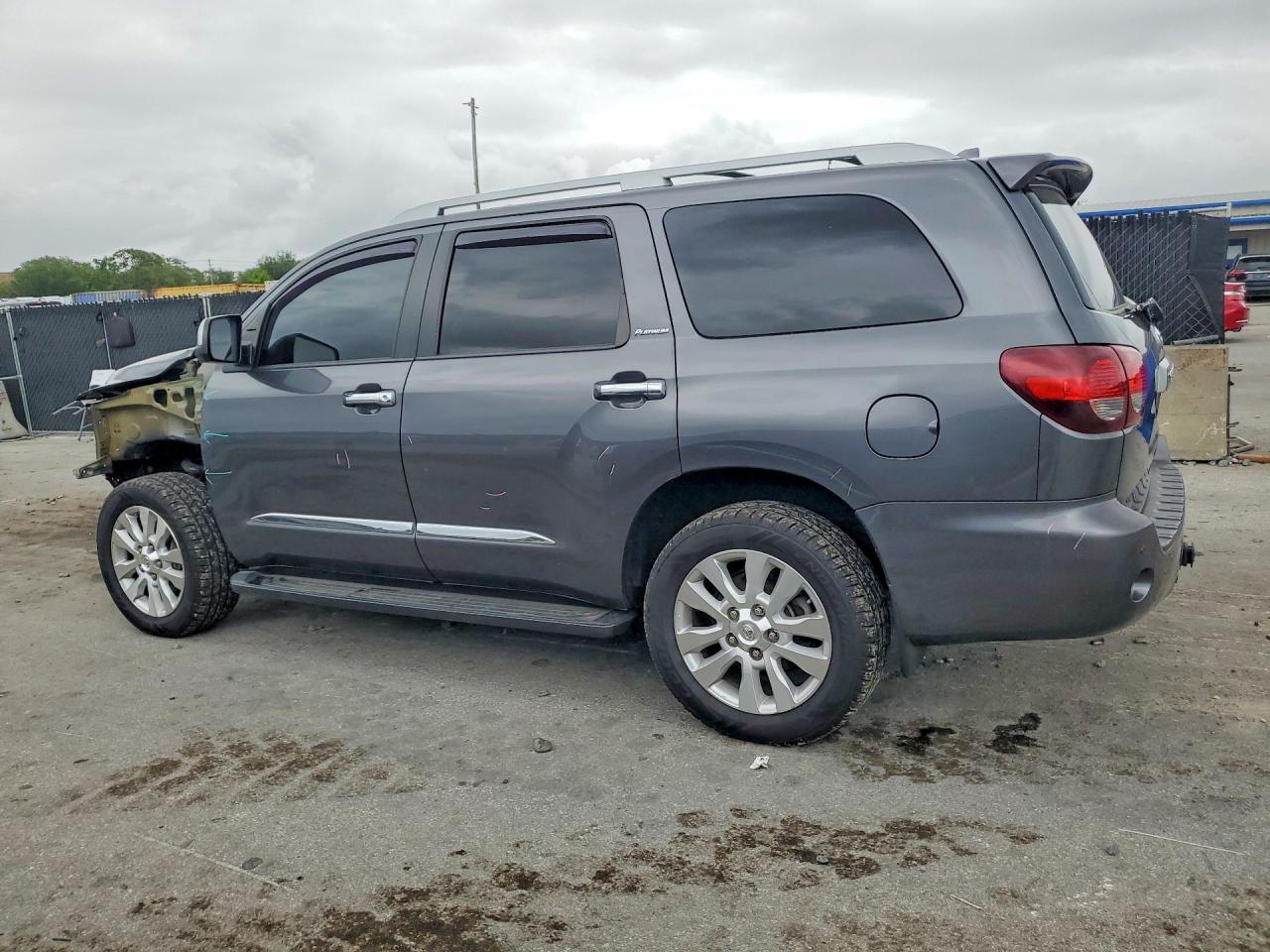 2021 Toyota Sequoia VIN 5TDGY5A14MS075556 photo 2