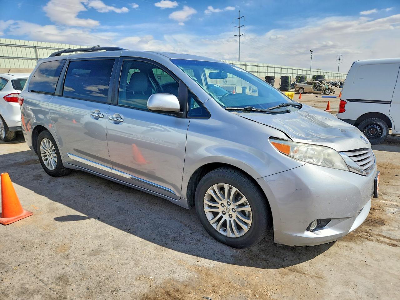 2015 Toyota Sienna VIN 5TDYK3DC5FS656896 photo 4