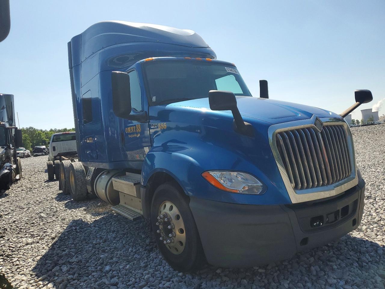 2019 International All models VIN 3HSDZTZR3KN279407 photo 1