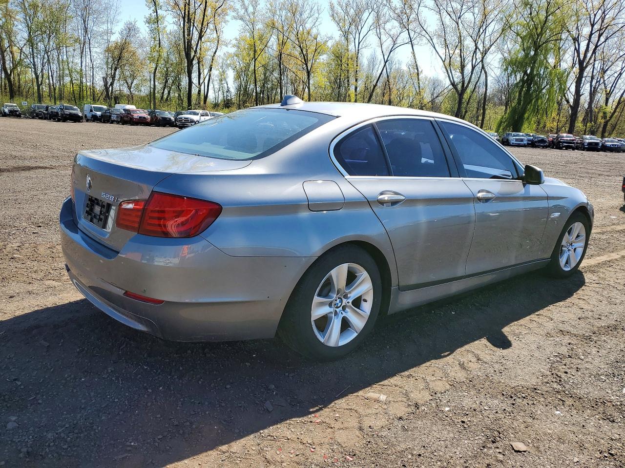 2013 BMW 5 series VIN WBAXH5C59DD112805 photo 3