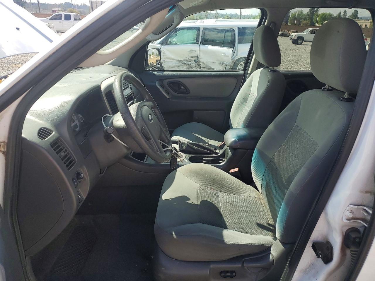2007 Ford Escape VIN 1FMYU93107KA60001 photo 7