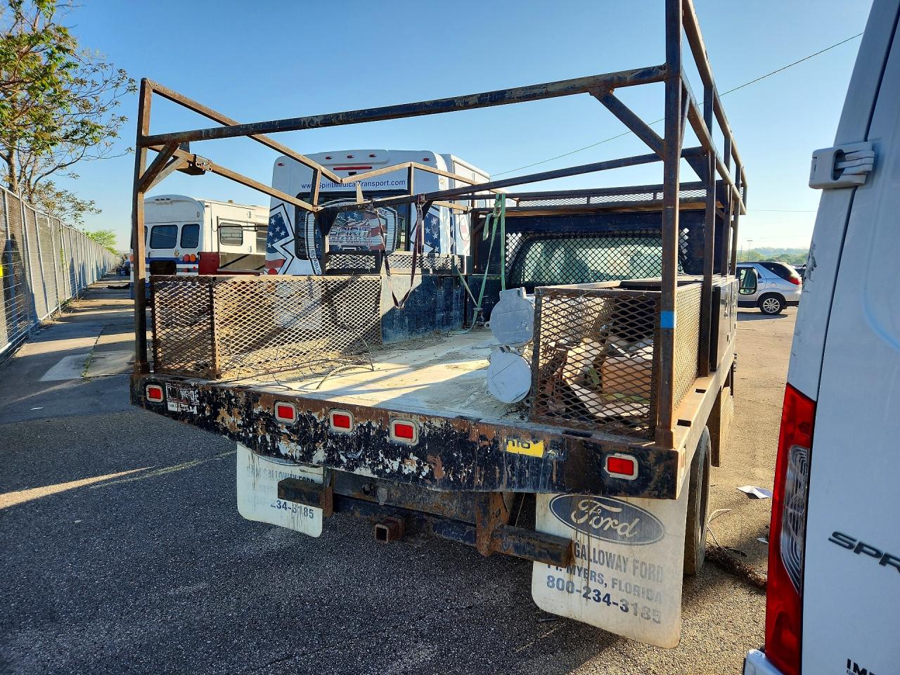 2005 Ford F550 VIN 1FDAW56PX5EC08610 photo 3