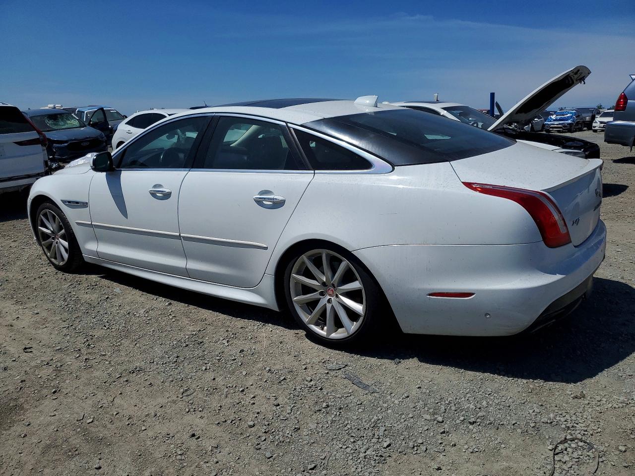 2019 Jaguar Xj VIN SAJWA1C73K8W21518 photo 2
