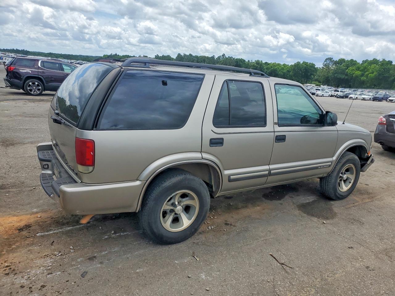 2001 Chevrolet Blazer VIN 1GNCS13W812184386 photo 3