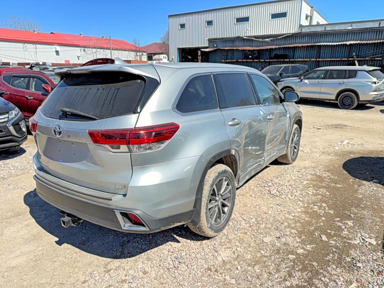 2018 Toyota Highlander VIN 5TDJGRFH6JS050207 photo 4