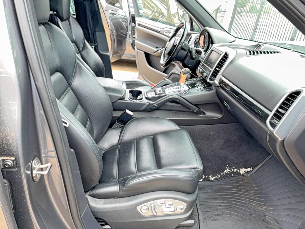 2013 Porsche Cayenne VIN WP1AE2A29DLA14418 photo 5