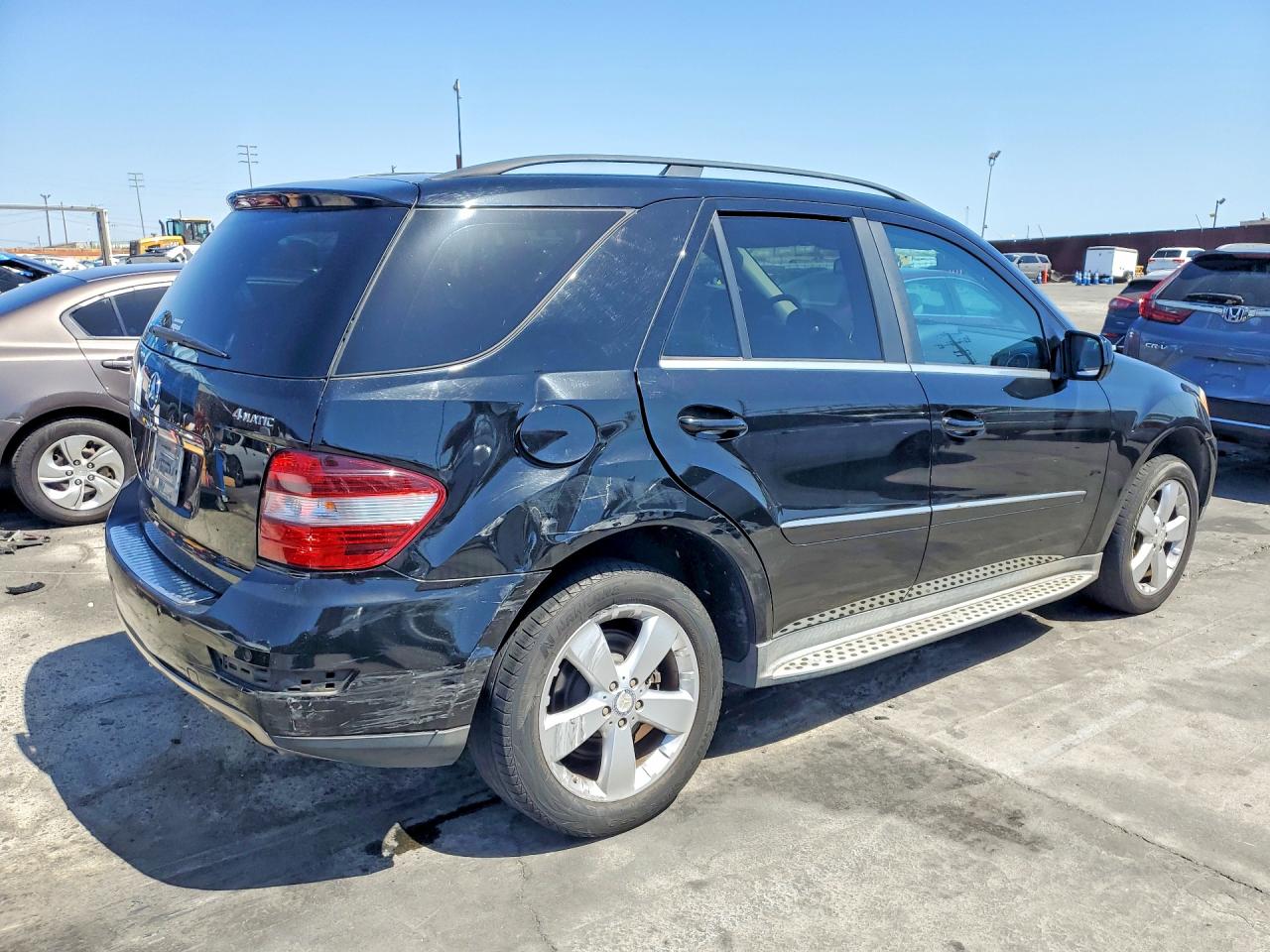 2010 Mercedes-Benz M-class VIN 4JGBB8GB8AA572854 photo 3