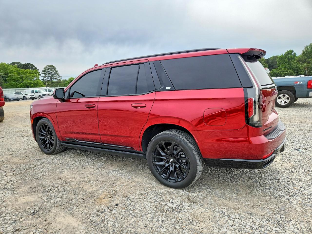 2024 Cadillac Escalade VIN 1GYS4GKL2RR325586 photo 2
