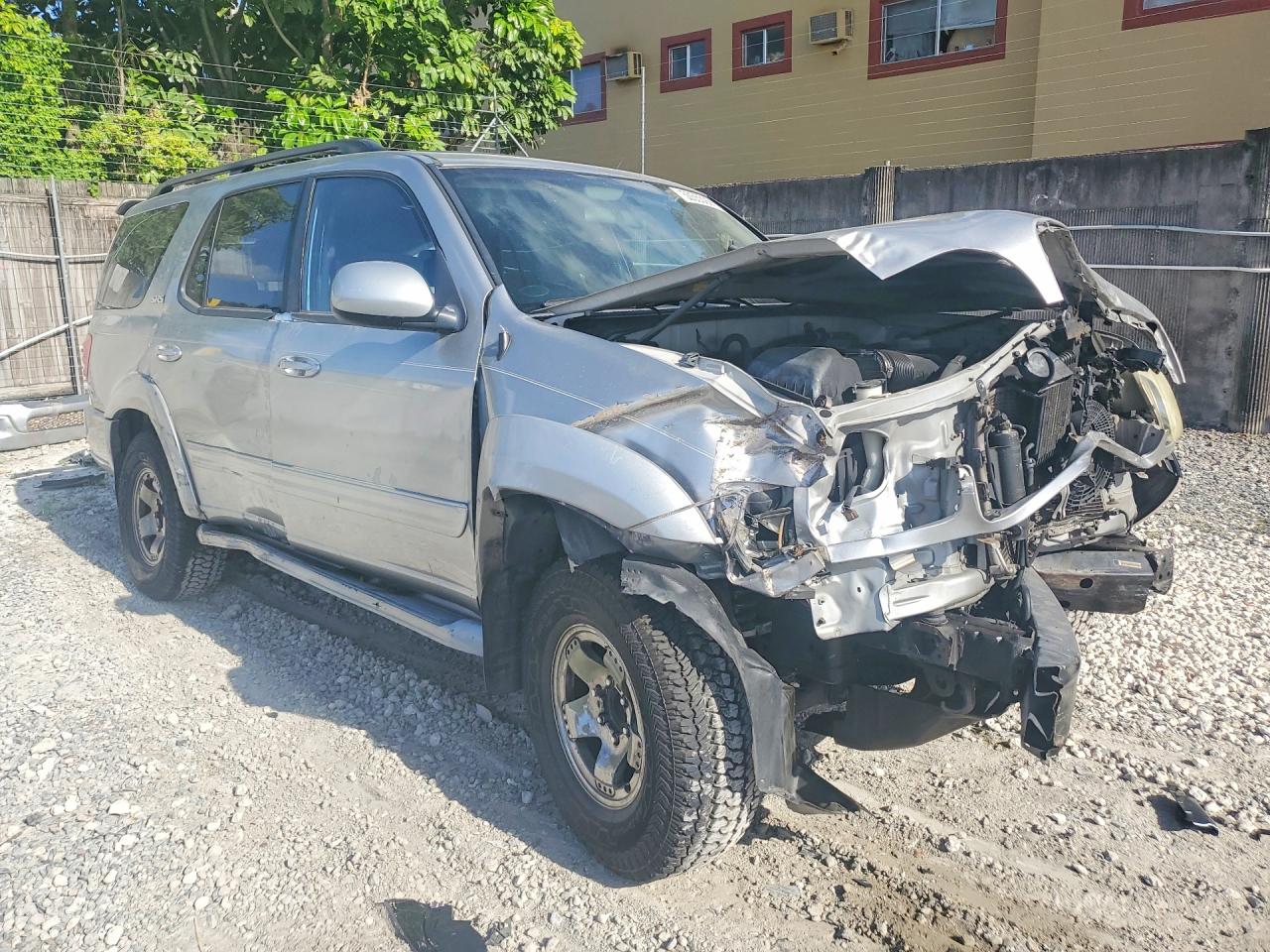 2002 Toyota Sequoia VIN 5TDZT34A52S061556 photo 4