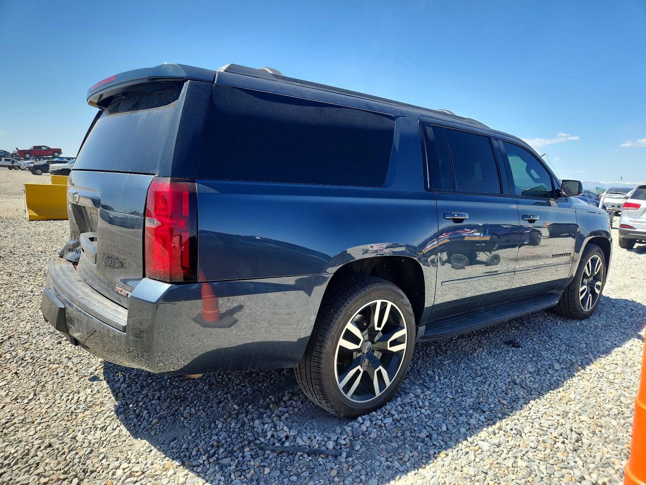 2019 CHEV Suburban VIN 1GNSKJKC6KR342011 photo 3