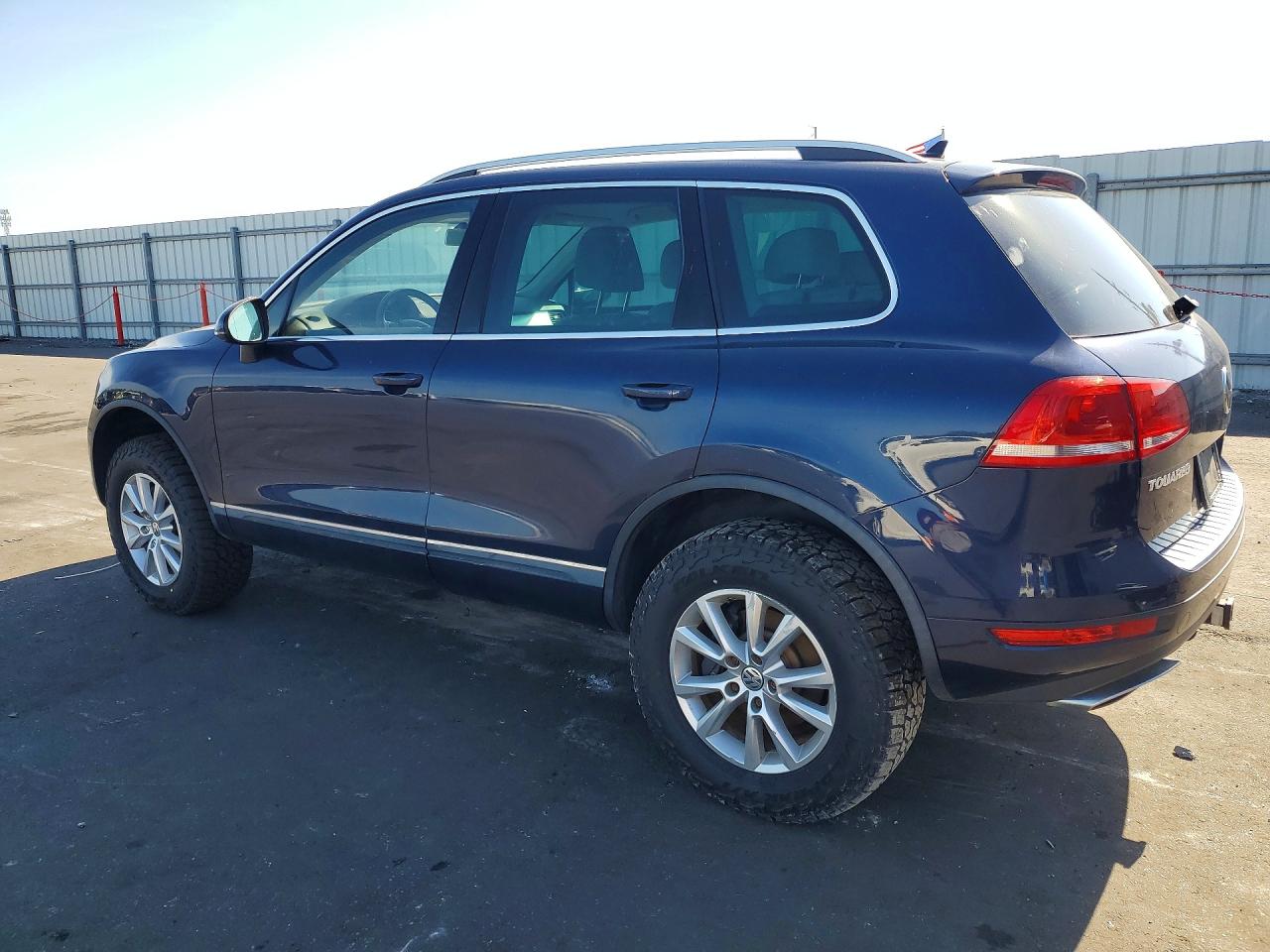 2013 VOLKSWAGEN Touareg VIN WVGEP9BP2DD004450 photo 2