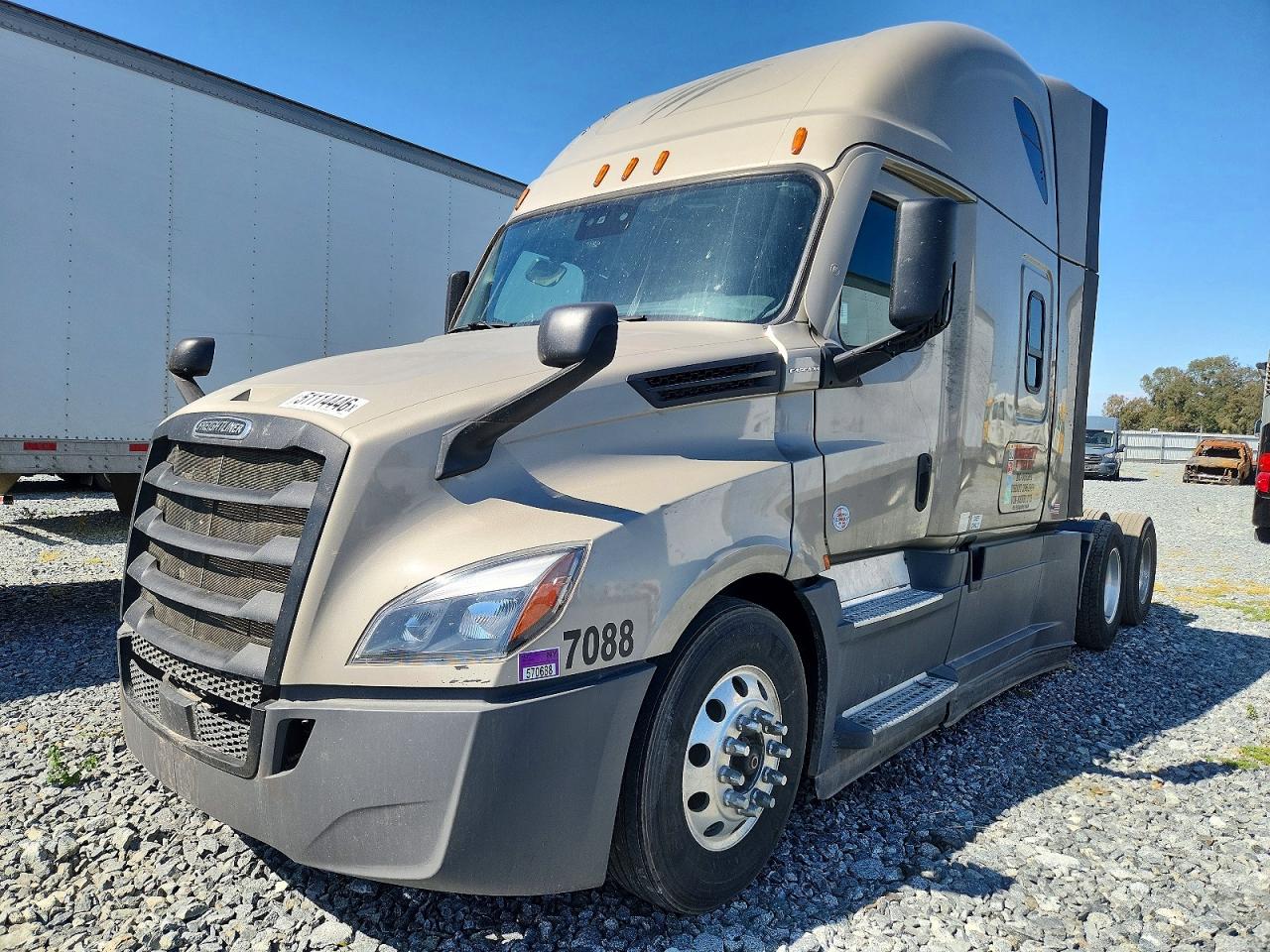 2022 FREIGHTLINER All other VIN 3AKJHHDR3NSNB1172 photo 2