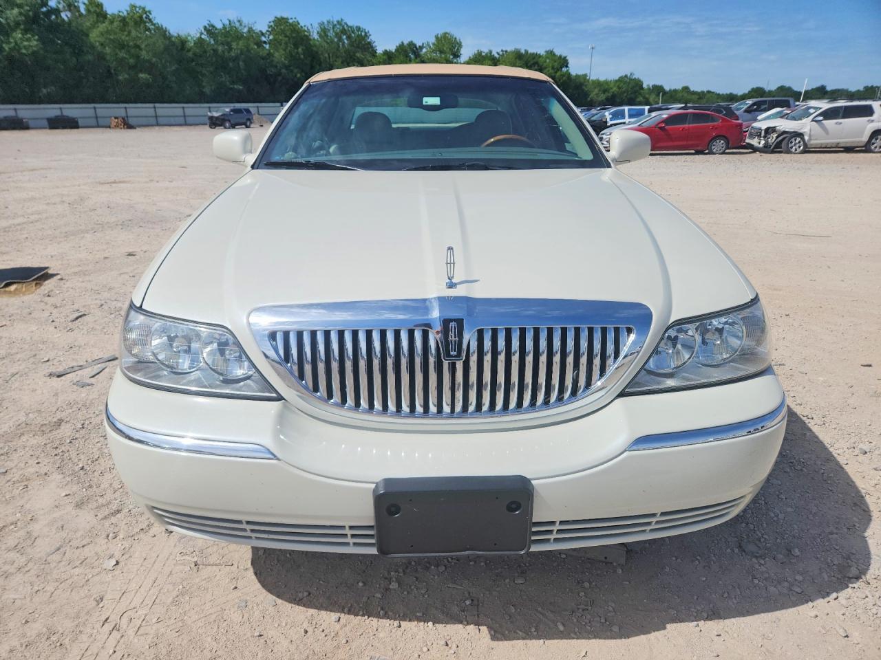 2004 LINCOLN Towncar VIN 1LNHM83W94Y676777 photo 5