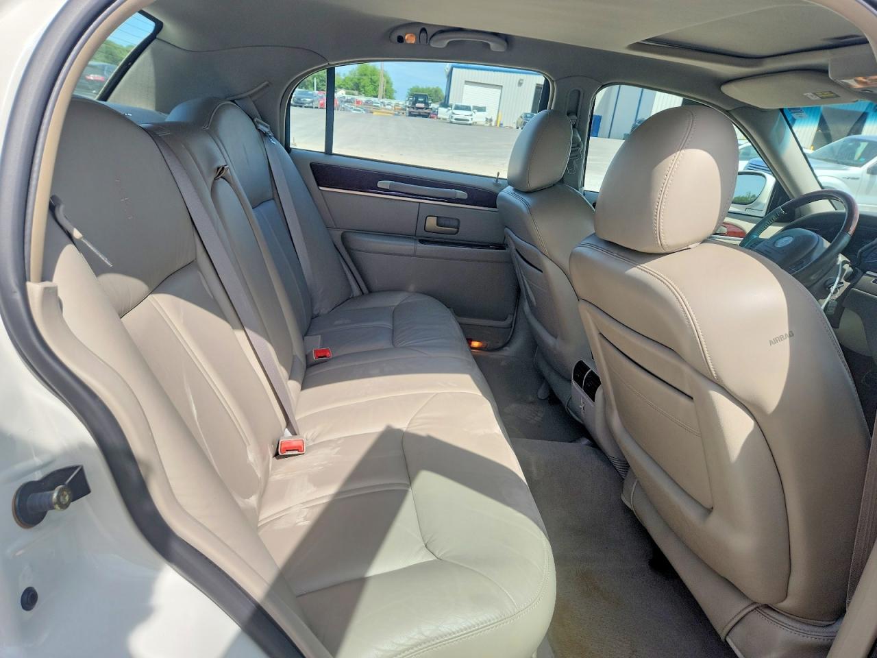 2004 LINCOLN Towncar VIN 1LNHM83W94Y676777 photo 10