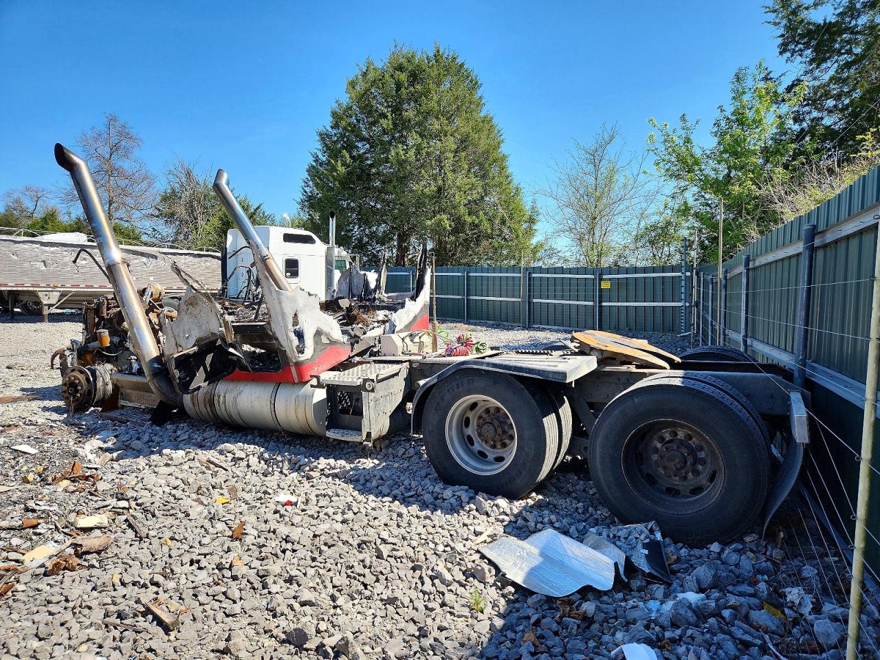 2005 KENWORTH All other VIN 1XKADB9X85J073689 photo 3