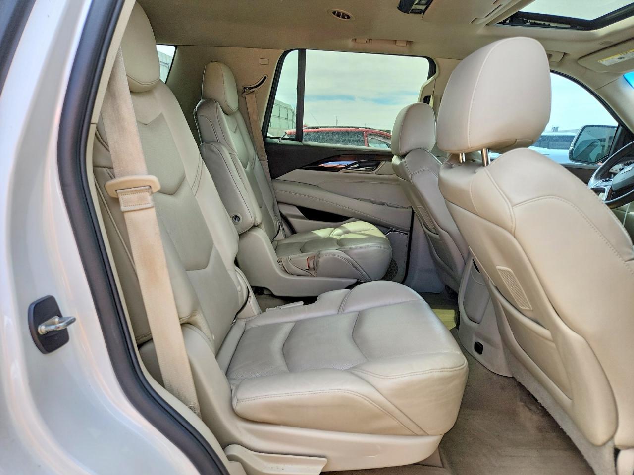 2016 Cadillac Escalade VIN 1GYS4BKJ3GR157021 photo 11
