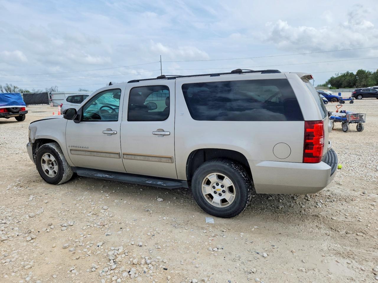2009 Chevrolet Suburban VIN 1GNFC26029R273641 photo 2