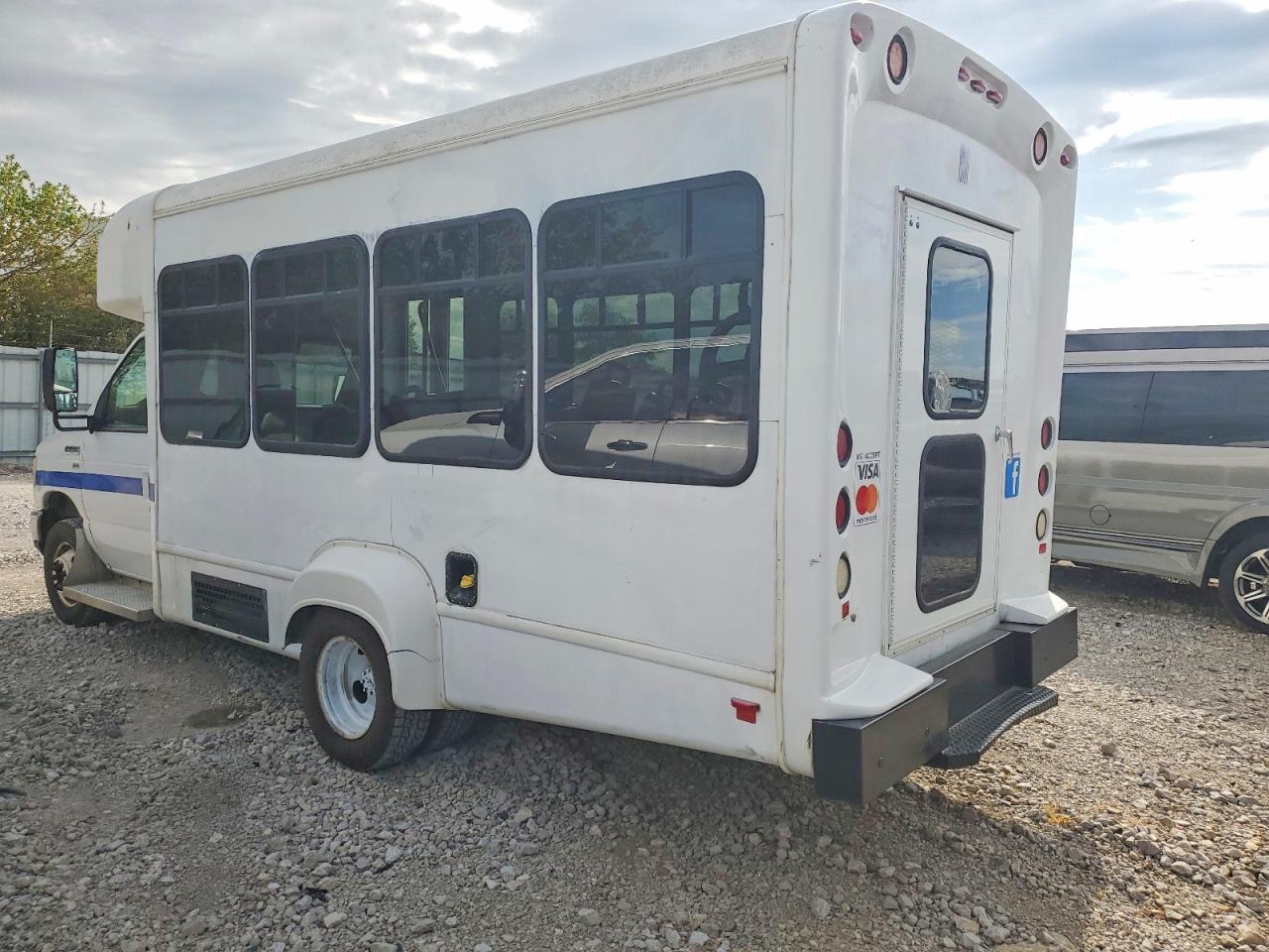 2016 Ford Econoline VIN 1FDEE3FL8GDC03520 photo 3
