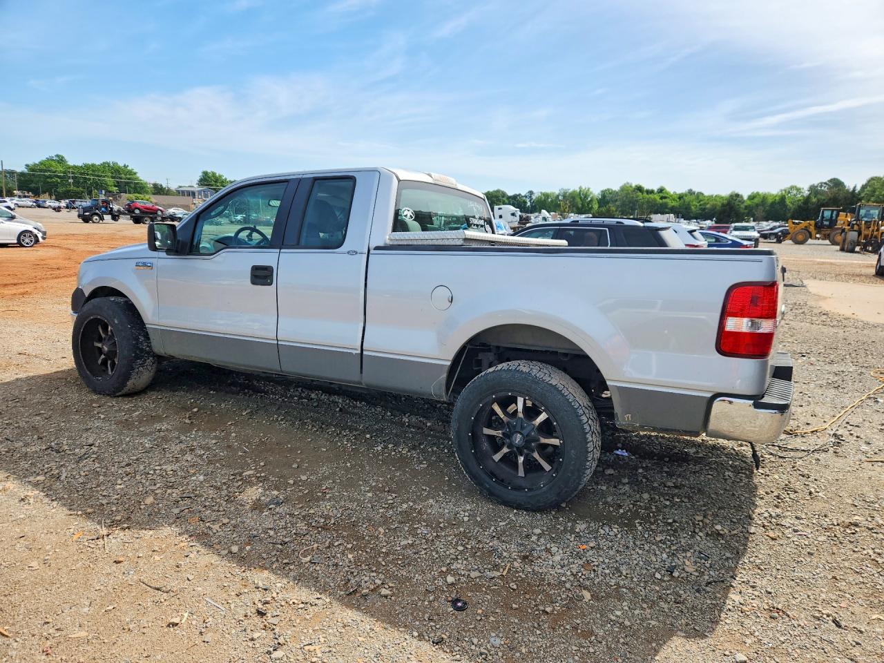 2007 Ford F150 VIN 1FTRX12W37NA54660 photo 2