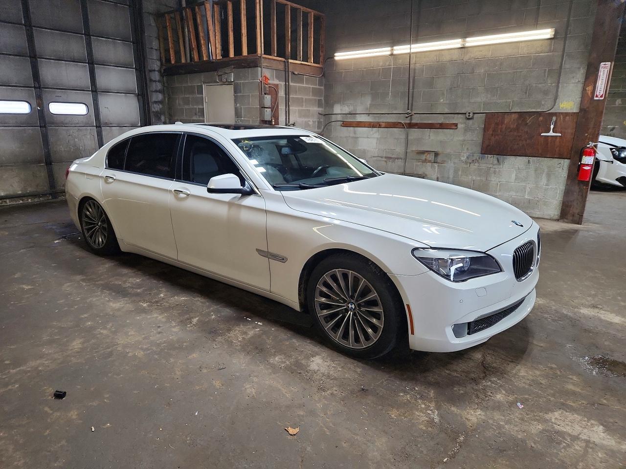 2011 BMW 7 series VIN WBAKB4C55BC573833 photo 4