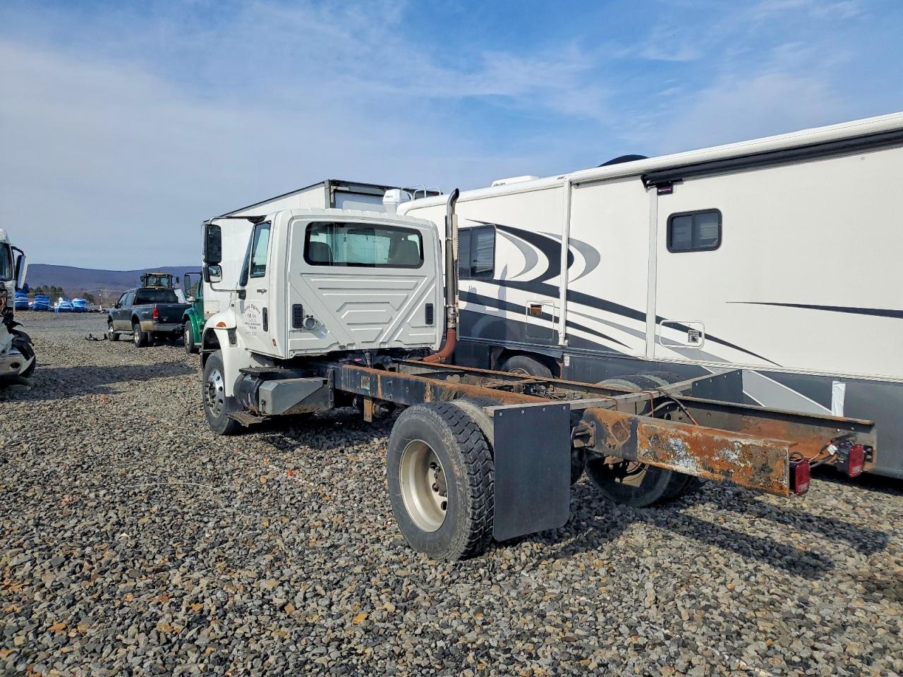 2010 International All models VIN 1HTMKAAN1AH215727 photo 3