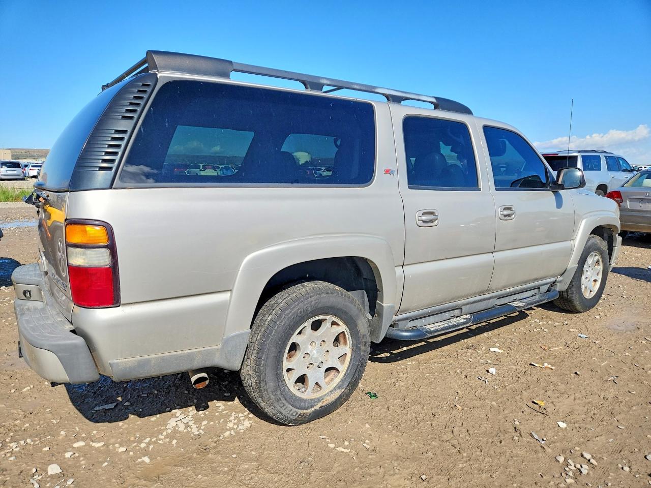 2005 Chevrolet Suburban VIN 3GNFK16ZX5G129003 photo 3