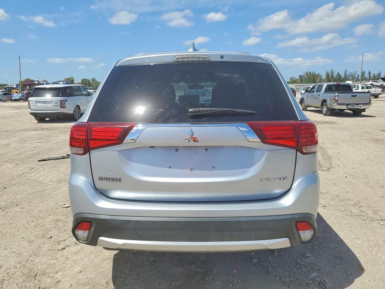 2017 Mitsubishi Outlander VIN JA4AZ2A37HZ015370 photo 6