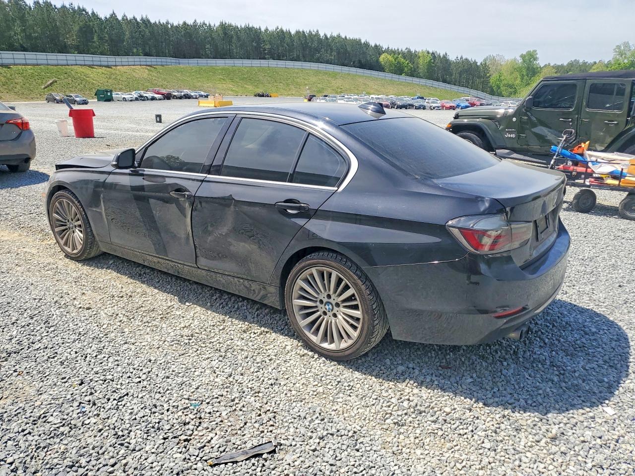 2013 BMW 3 series VIN WBA3A5C57DF355259 photo 2