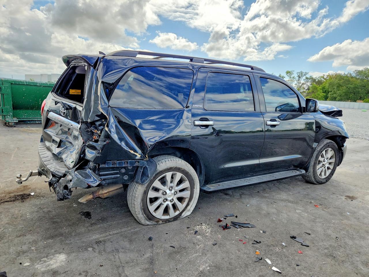 2011 Toyota Sequoia VIN 5TDJW5G1XBS052007 photo 3