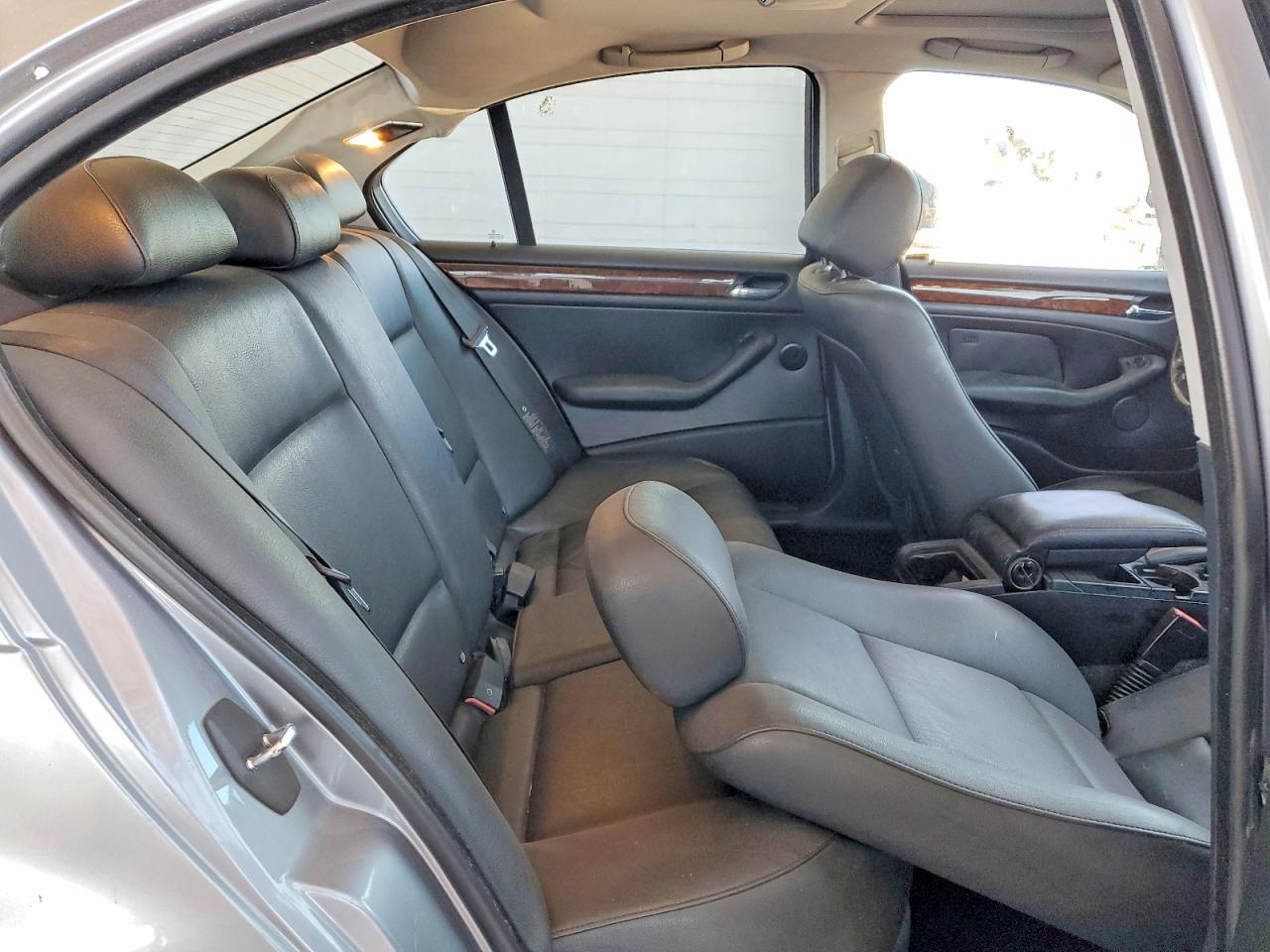 2005 BMW 3 series VIN WBAET37405NJ85231 photo 10