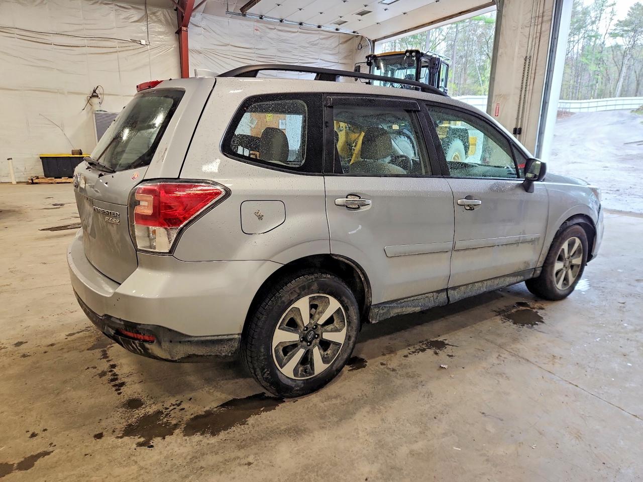 2017 Subaru Forester VIN JF2SJABCXHH529487 photo 3