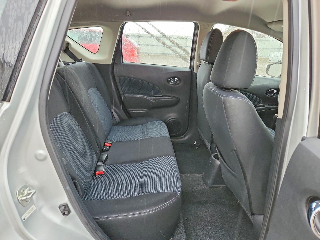 2018 Nissan Versa note VIN 3N1CE2CP0JL352568 photo 10