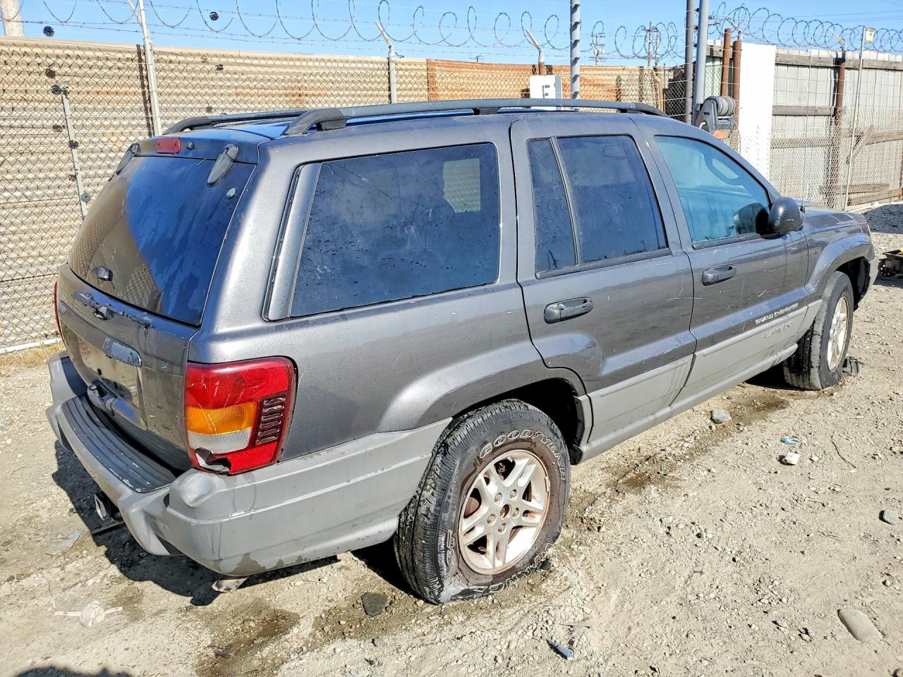 2000 Jeep Cherokee VIN 1J8GX48S02C277989 photo 3