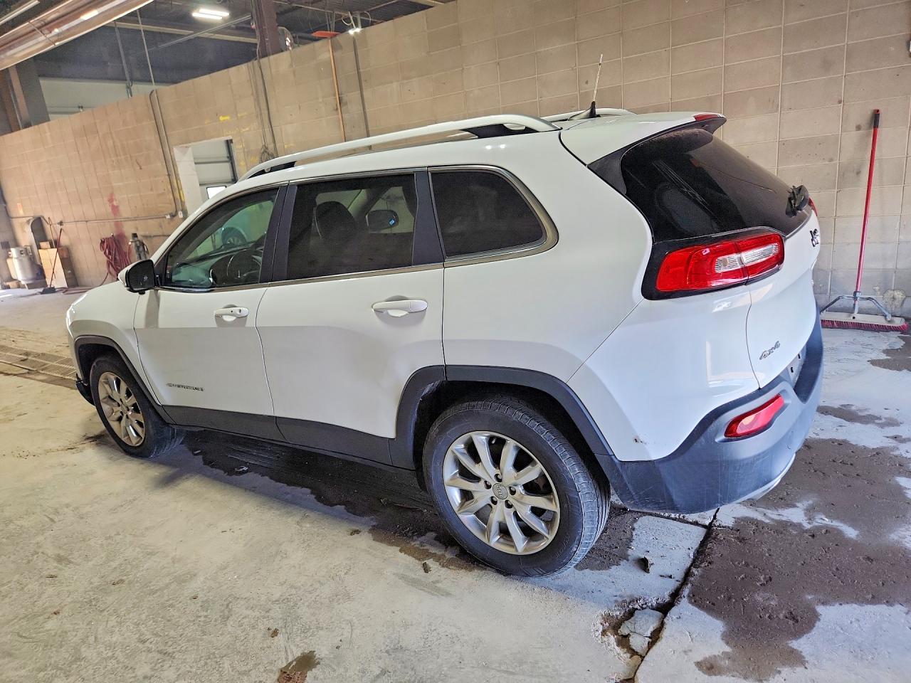 2016 Jeep Grand cher VIN 1C4PJMDS1GW340828 photo 2